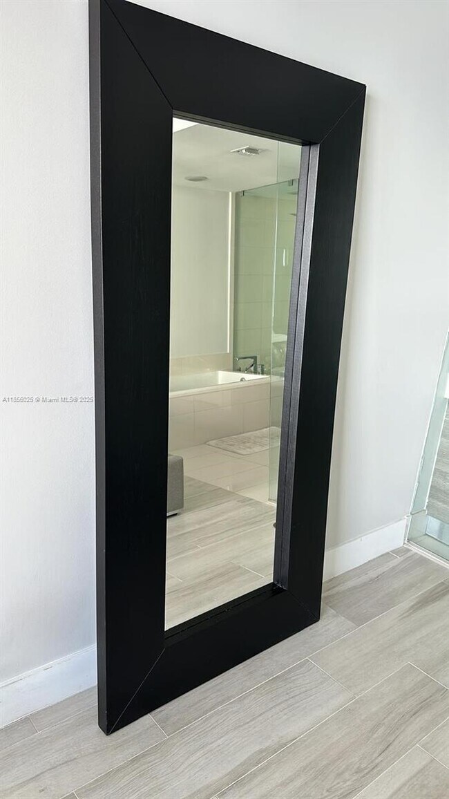 Building Photo - 650 NE 32nd St