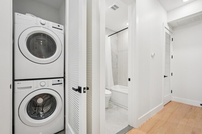 Building Photo - 431 Palisade Ave