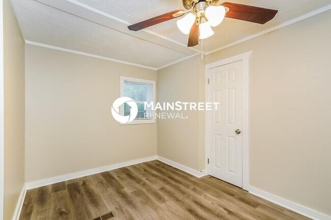 Building Photo - 3 Bedroom Pet-Friendly Home in MARTINSVILLE, IN with Main Street Renewal