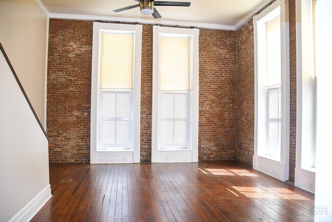 Building Photo - 2118 Strand St