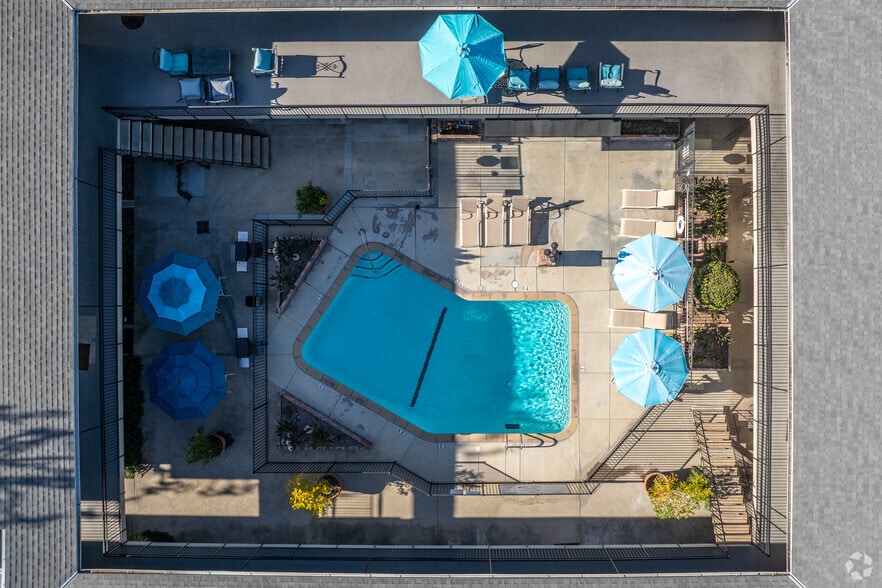 Pool - Richelieu Apartments