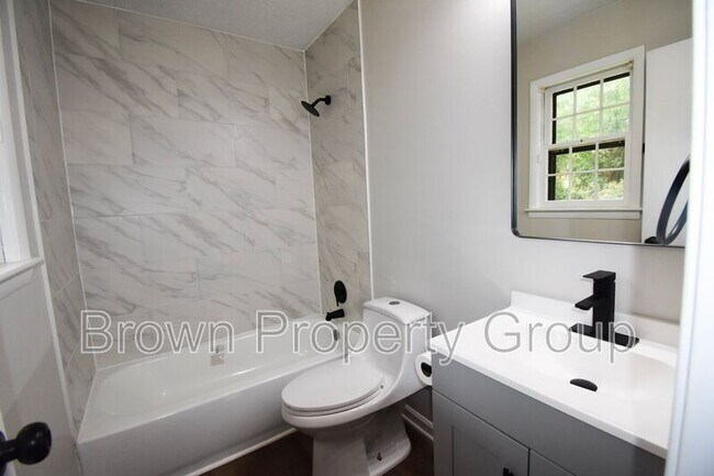 Building Photo - 870 Bedrock Dr