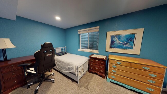 Building Photo - Beautiful sunny home