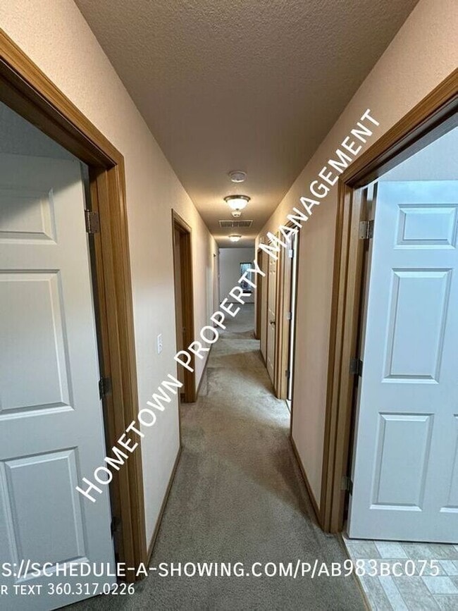 Building Photo - 9420 Fairhill Dr NE