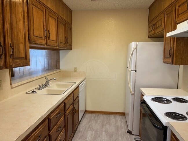 Building Photo - 2013 Windward Dr