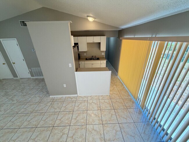 Building Photo - Charming 3 Bd/1 Ba Home with Spacious Backyard & Prime Location!