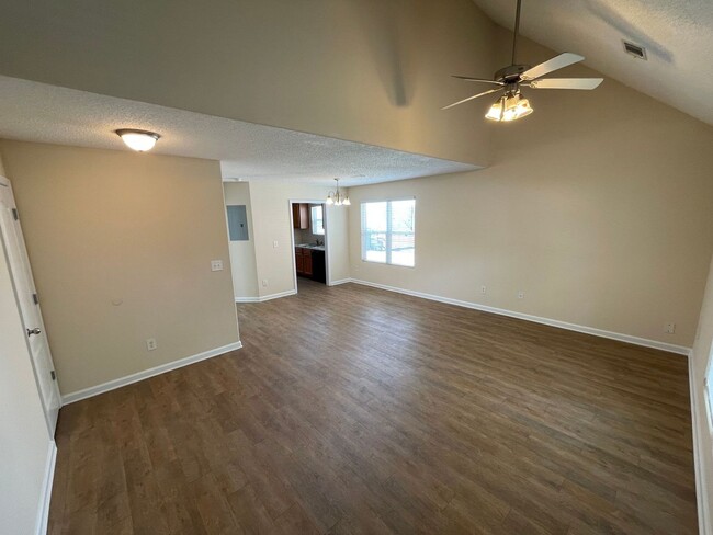 Building Photo - BRIDGEWATER HOME! PRE-LEASING FOR AUGUST 2...