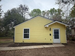 Building Photo - Newer construction 2 bedroom/1 bathroom house with Central Air & Heat!