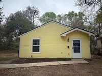 Building Photo - Newer construction 2 bedroom/1 bathroom house with Central Air & Heat!