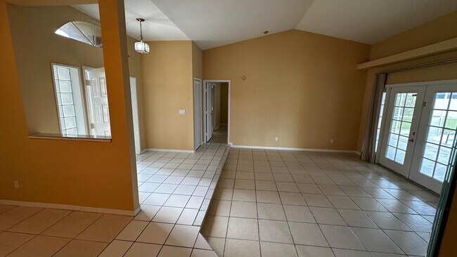 Building Photo - SPACIOUS 4-BEDROOM HOME WITH SCREENED POOL IN SE CAPE CORAL