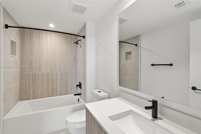 Building Photo - 3900 Alton Rd