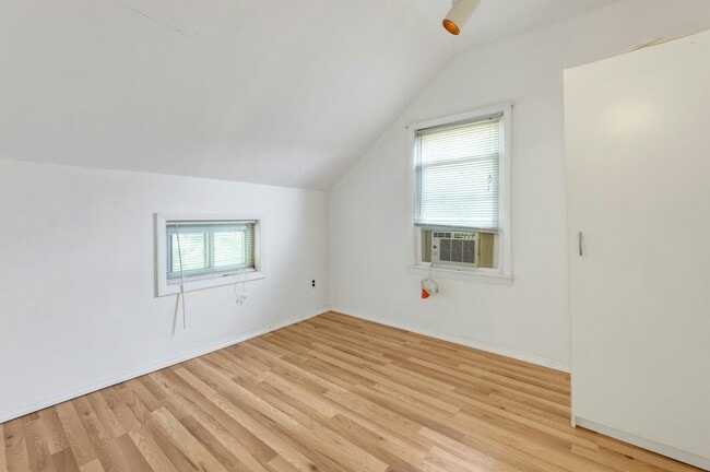 Building Photo - 31 Chestnut St