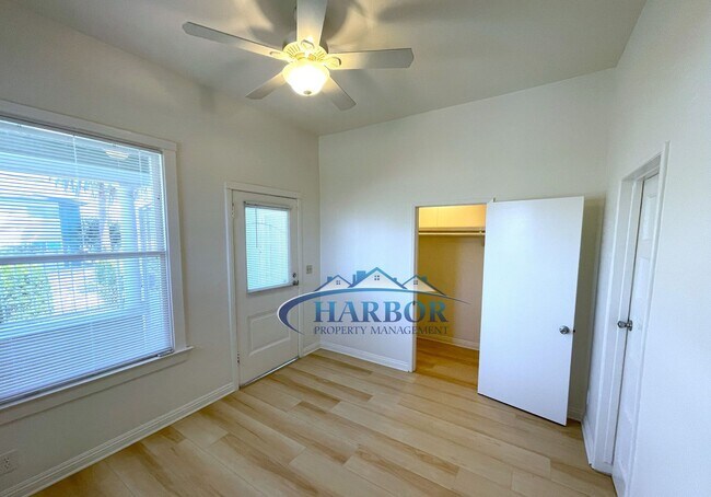Building Photo - 103 N Mesa St