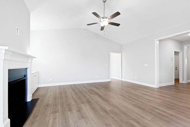 Building Photo - Bright & Spacious 3BR Home w/ 3-Car Garage...