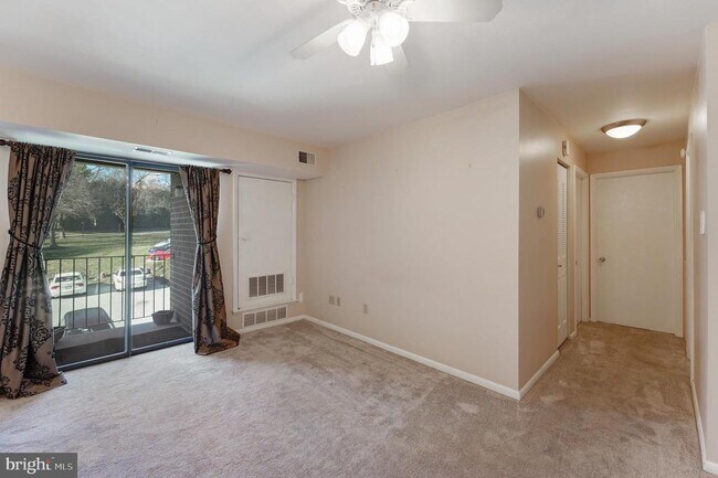 Building Photo - 3120 Valley Dr