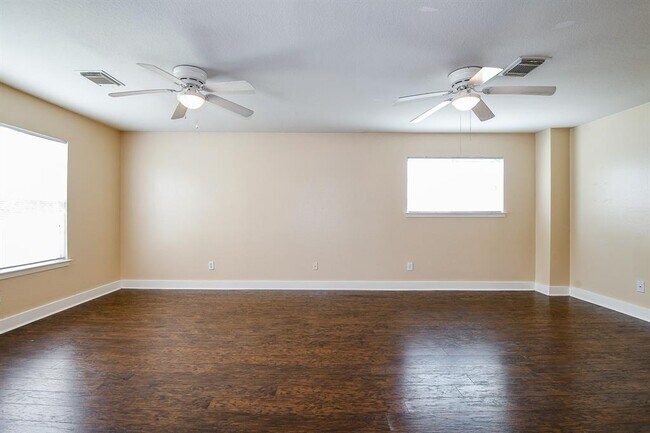 Building Photo - 5830 Silver Oak