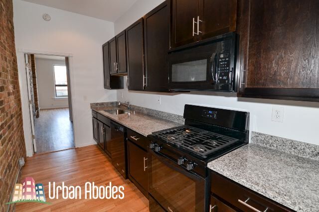 Building Photo - 2129 N Southport Ave