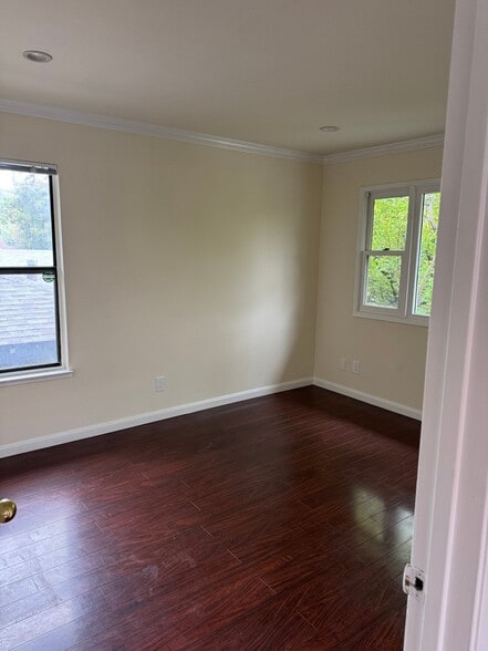 Building Photo - 27 Stevens Pl