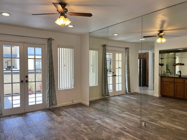 Building Photo - Spacious 2 Bedroom 2-1/2 Bathroom Townhome with 2-car garage in La Jolla near UCSD