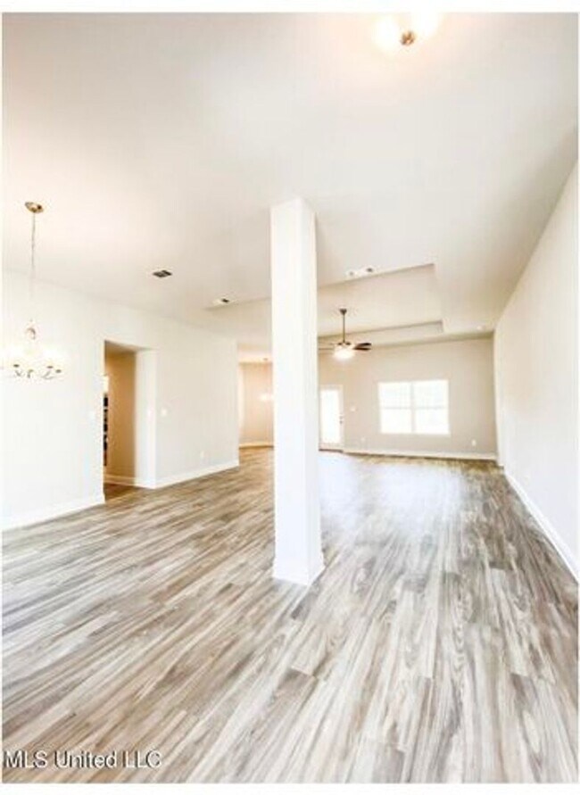 Building Photo - Luxury 4 bedroom 3 bath Home for rent