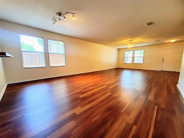 Building Photo - 2224 Red Oak Dr