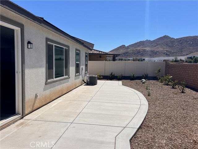 Building Photo - 19549 Sunkissed Rdg Dr