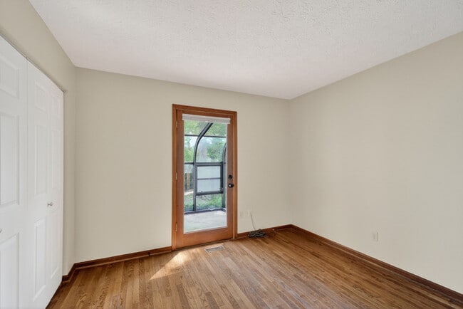 Building Photo - 4 Bedroom Near Butler University!
