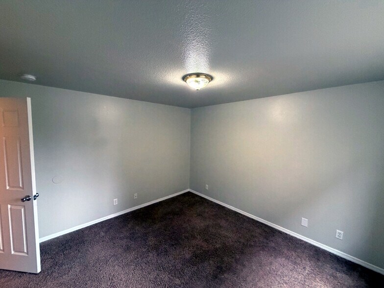 Building Photo - 1047 8th Ave