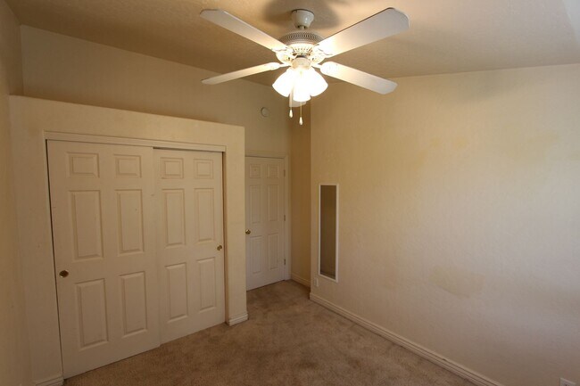 Building Photo - 1478 E Ivy Ln