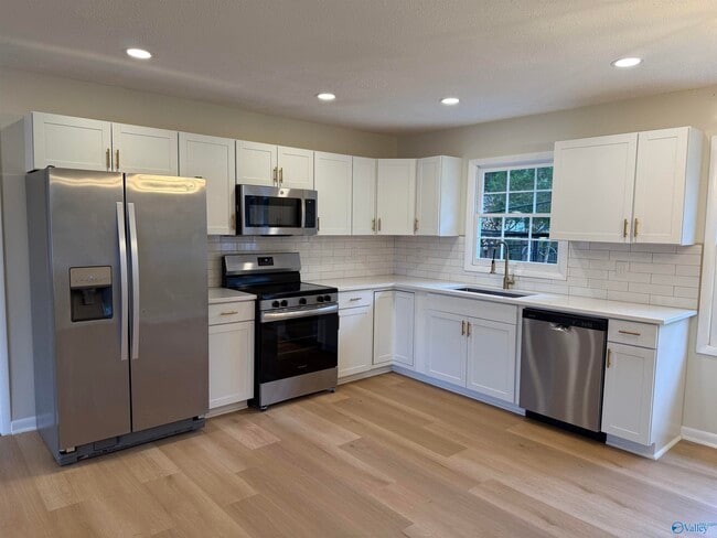 Building Photo - 1002 Parcus Rd SE