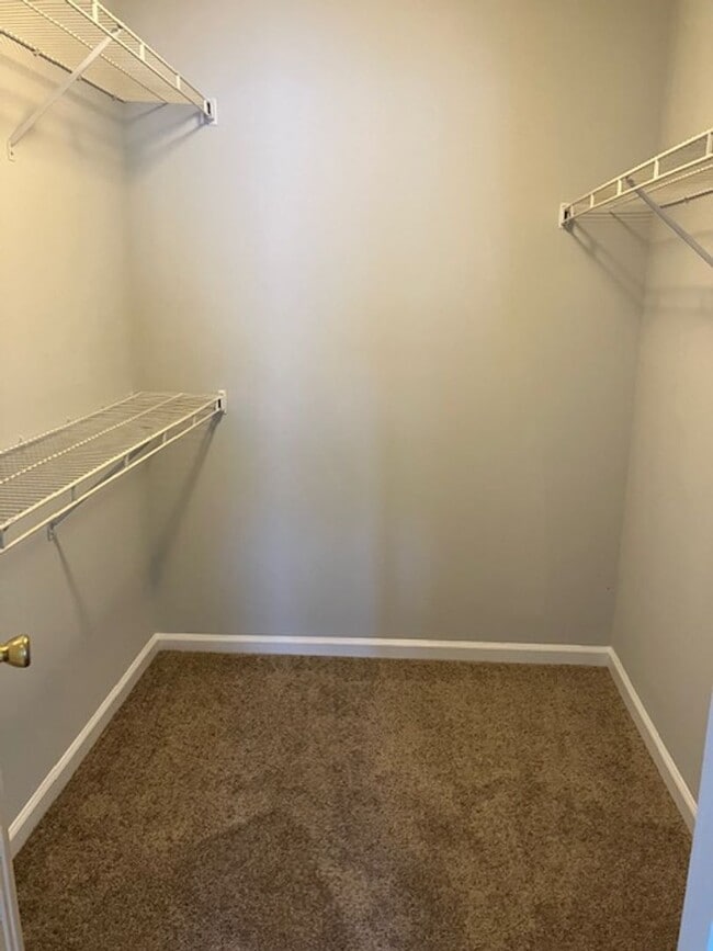 Building Photo - 901 Litchfield Way