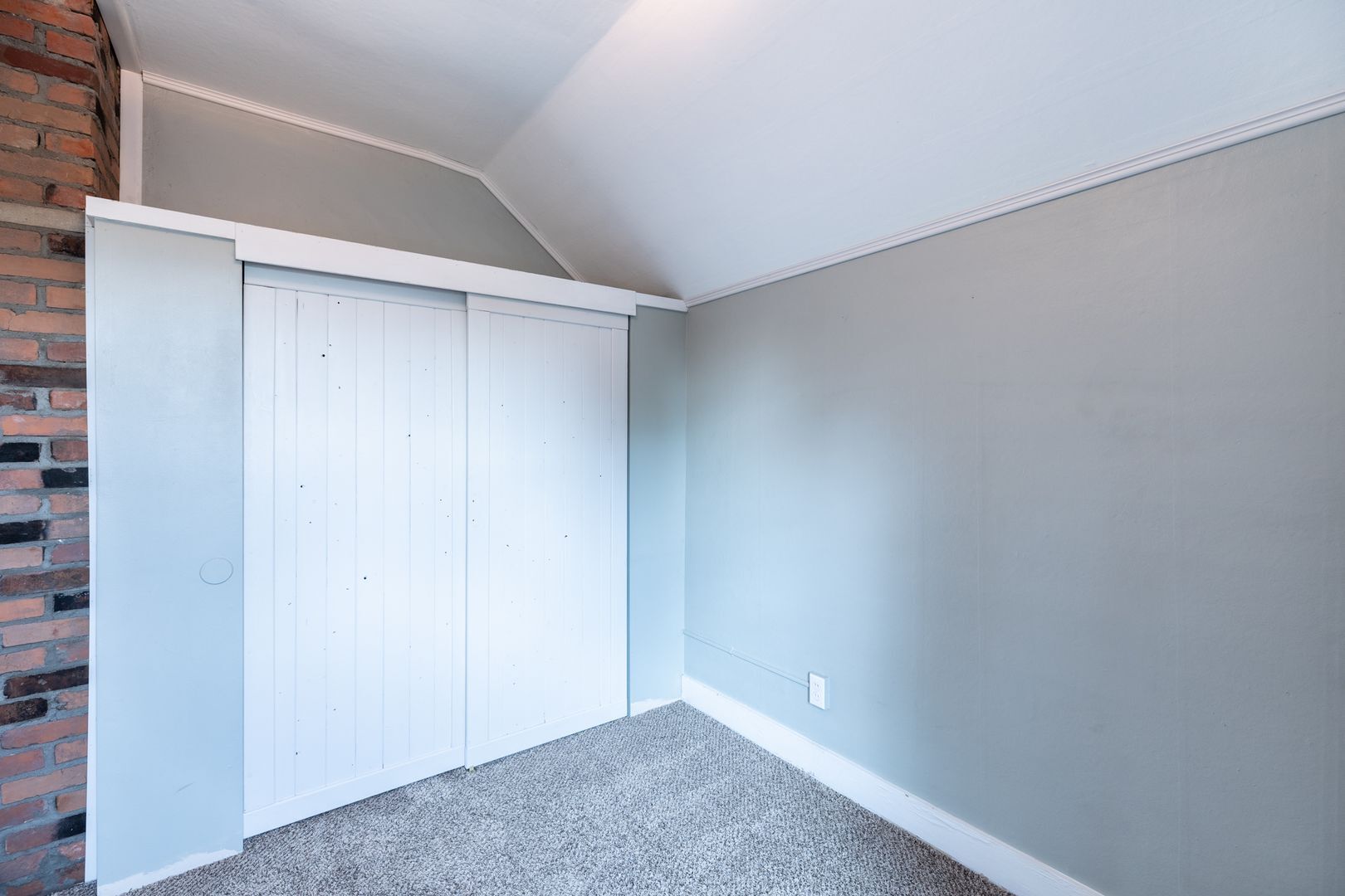 Building Photo - Cute Downtown 2 Bedroom House with Garage & Fenced Yard - Dogs Welcome
