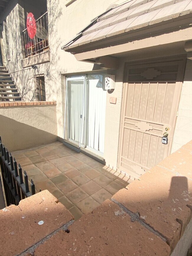 Building Photo - 2 Bedroom 1.5 Bath Townhouse in Fountain Hills