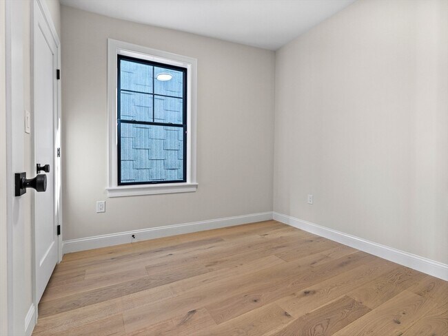 Building Photo - 48 Woodward St