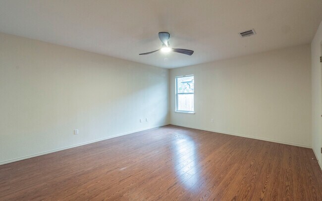Building Photo - 2811 Hannah Kay Ln