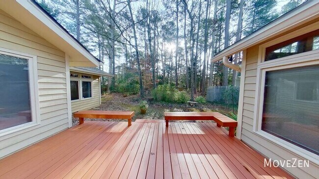 Building Photo - 2323 Ridgefield Dr