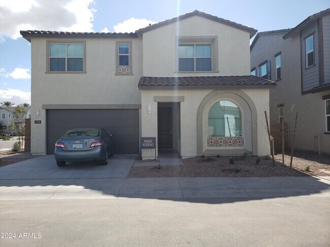 Primary Photo - 1315 W Crane Dr