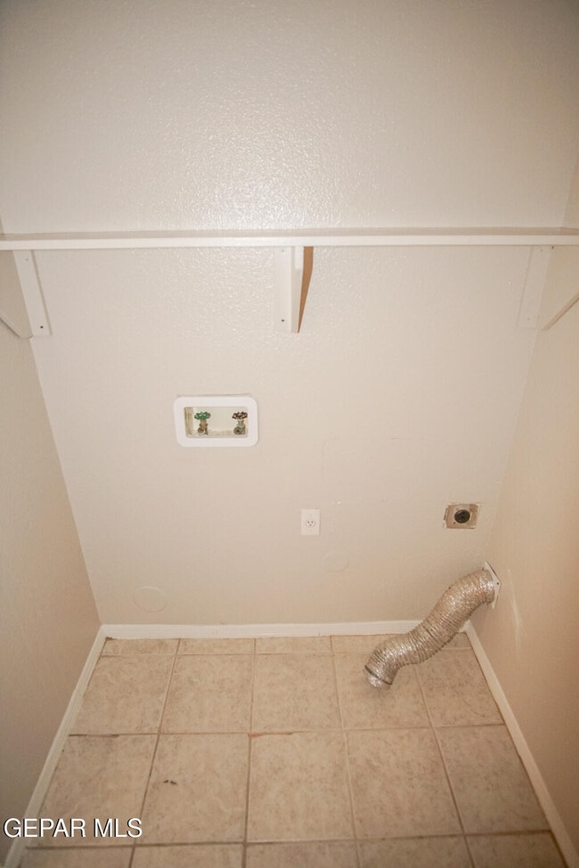 Building Photo - 10957 Chippendale Ave