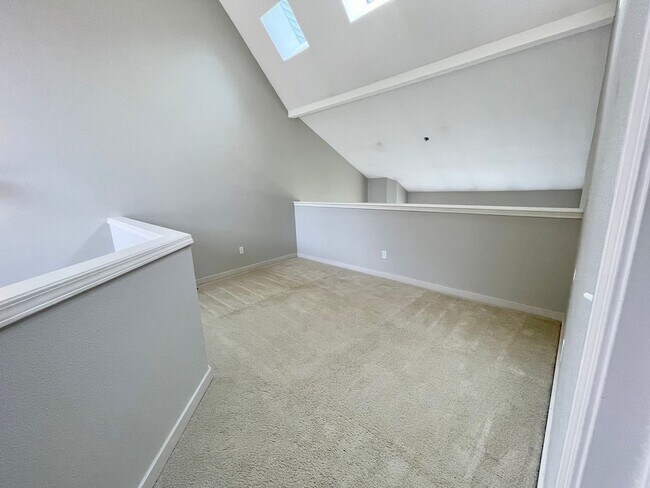 Building Photo - Kenmore Townhouse at Canterbury