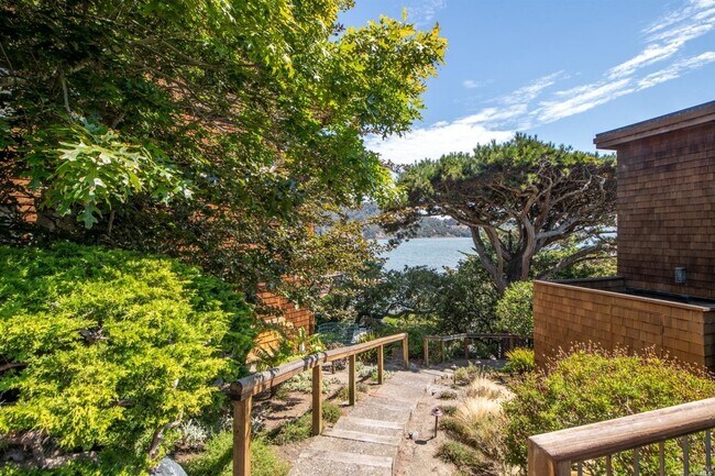 Building Photo - 24 Linda Vista Ave