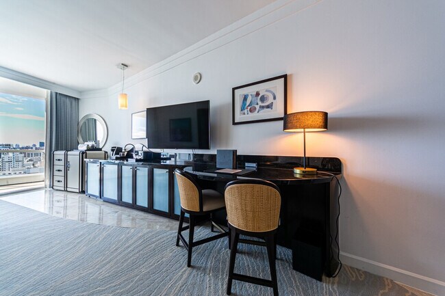 Building Photo - 4391 Collins Ave