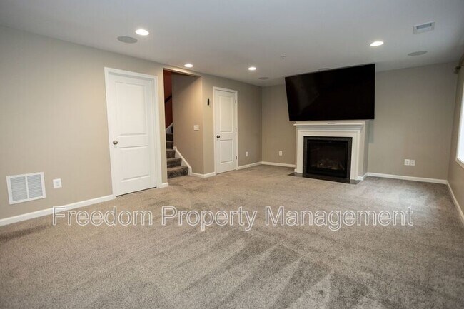 Building Photo - 2425 Morgans Point Dr