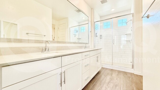 Building Photo - 708 N Bay Dr