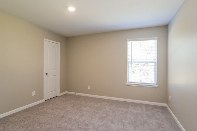 Building Photo - 27064 Leonardo Dr