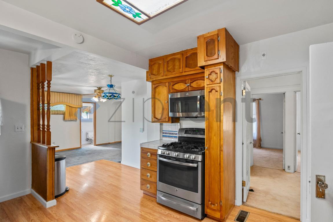 Building Photo - 1240 Parker St