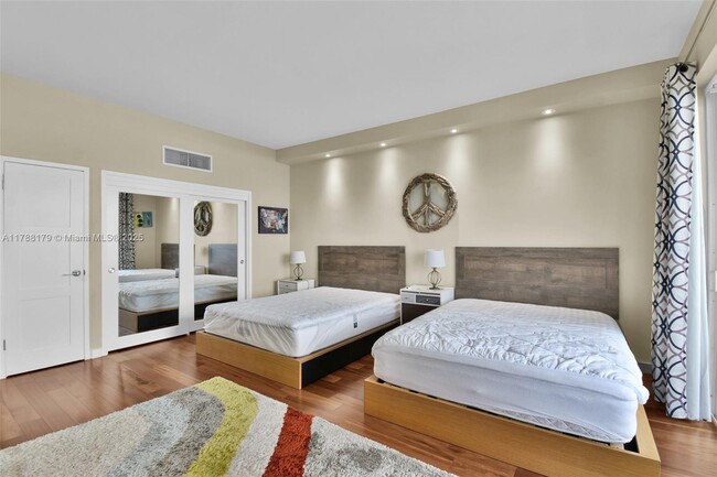 Building Photo - 9225 Collins Ave