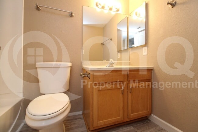 Building Photo - 1130 E Butler Dr