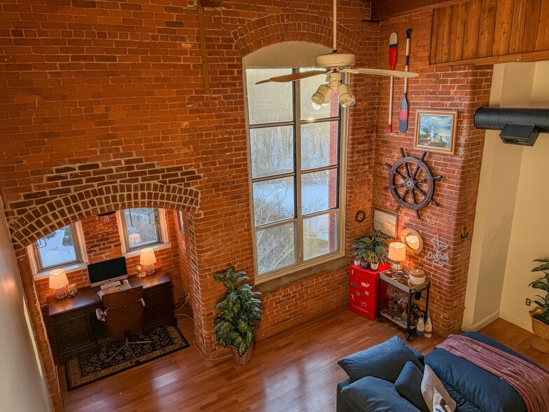 Building Photo - 494 Woonasquatucket Ave