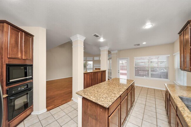 Building Photo - 930 Allisa St