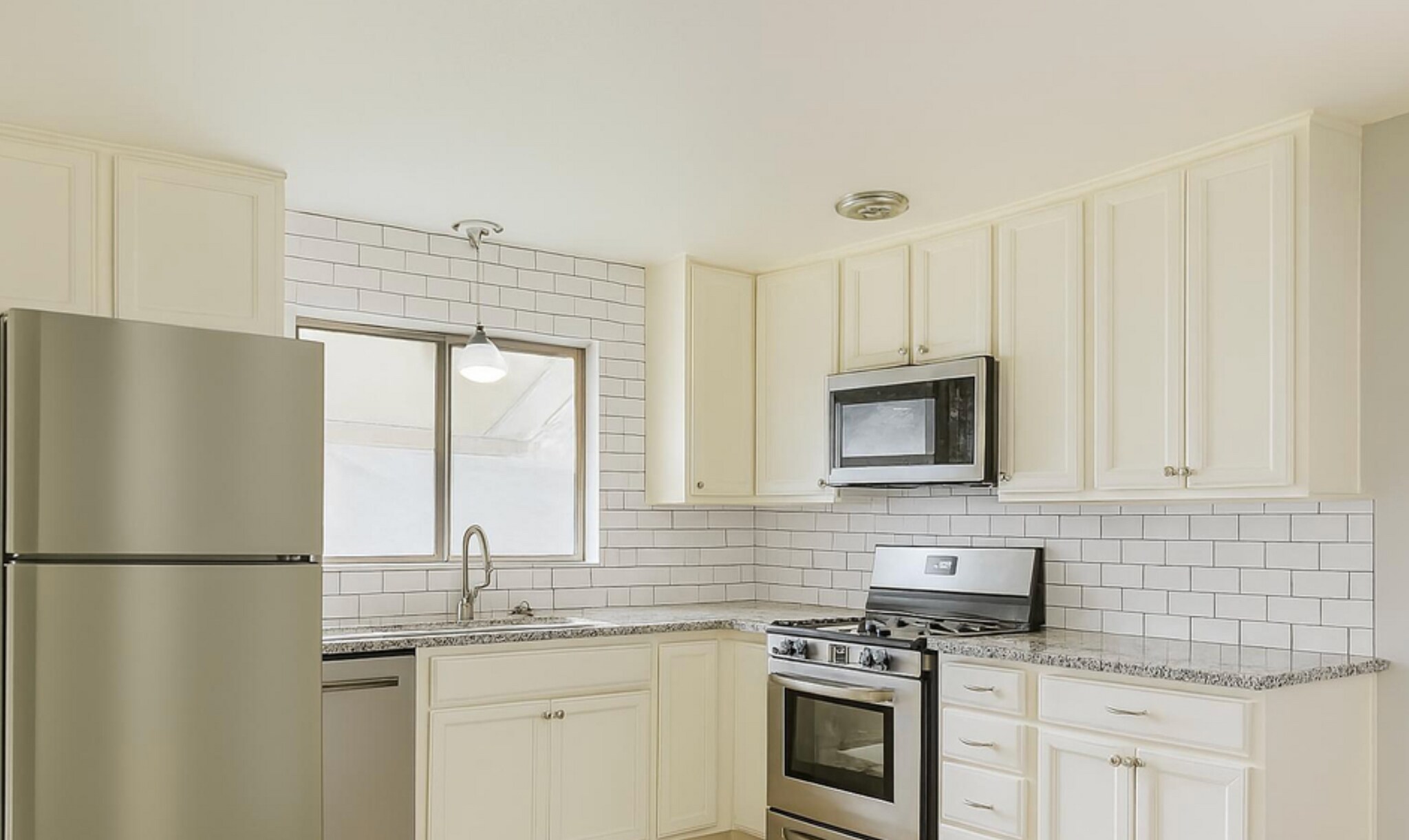 Building Photo - 3180 S Breeze Dr